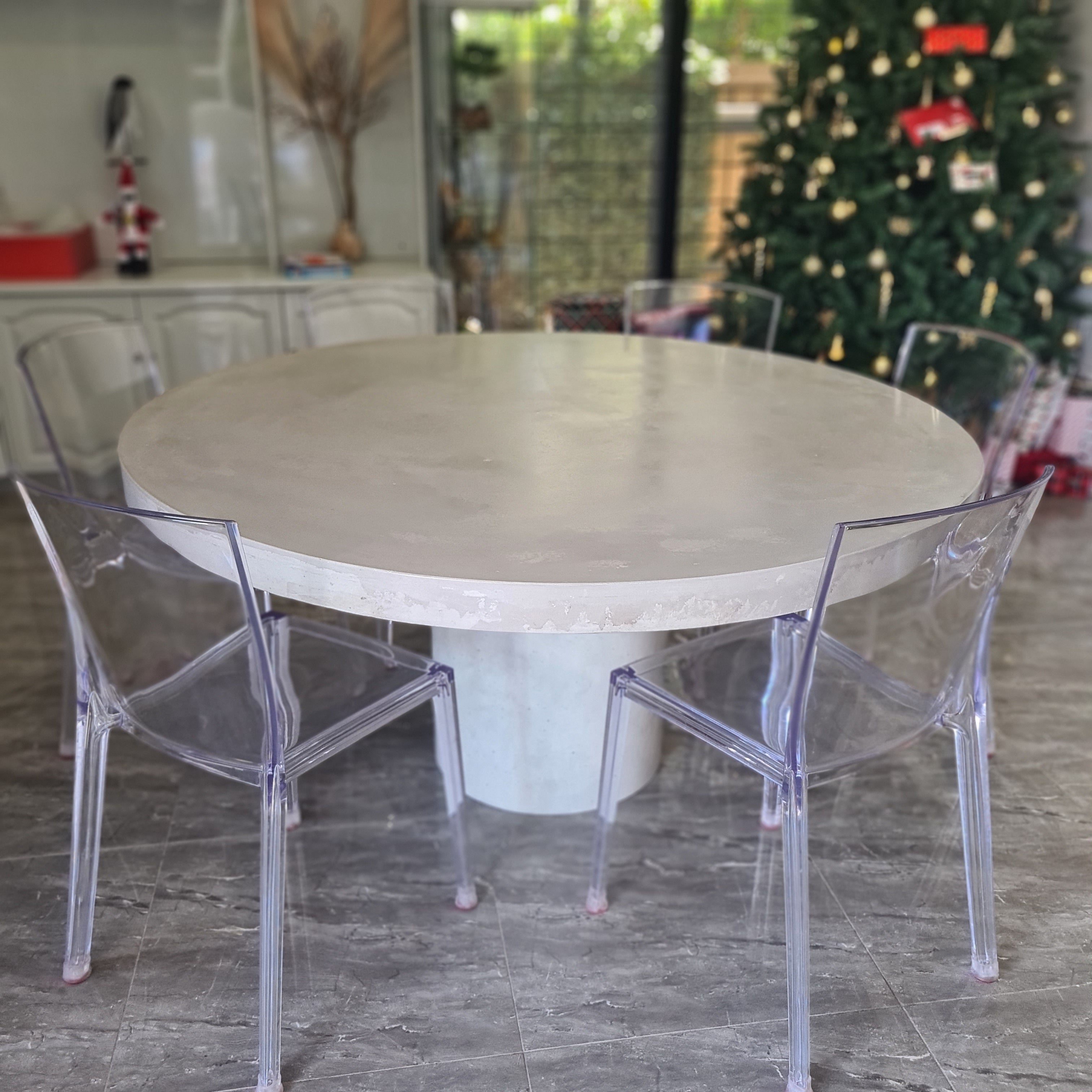 'The Bo' Pedestal Table